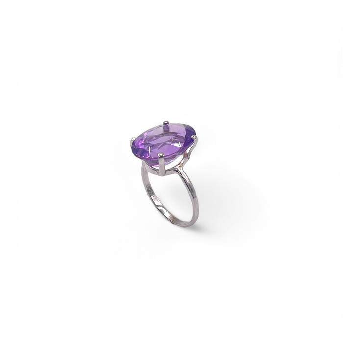 Anello in oro 18 KT con ametista ovale