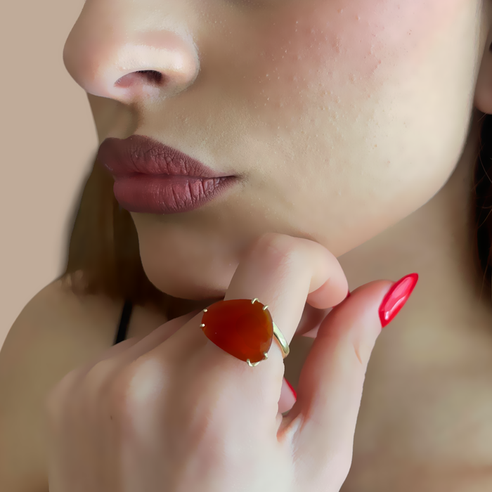 Anello in oro giallo 18 KT con corniola