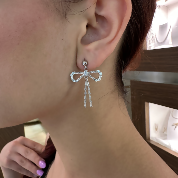 Orecchini in argento 925 modello fiocco